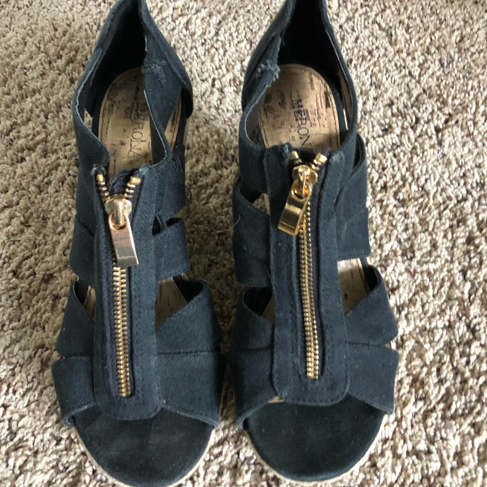 Black cork wedges